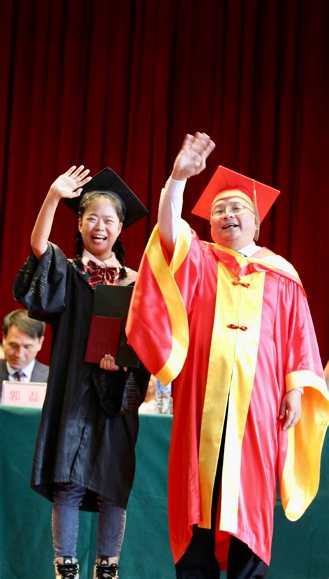 云南大学滇池学院2023届毕业生毕业典礼暨学位授予仪式隆重举行 - 云南大学滇池学院