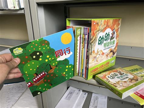 Chinese for Young Children Reading Train Box Set, 30 | Ubuy India