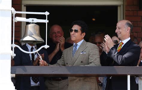 "Proud moment": Sachin Tendulkar unveils his portrait, rings iconic ...