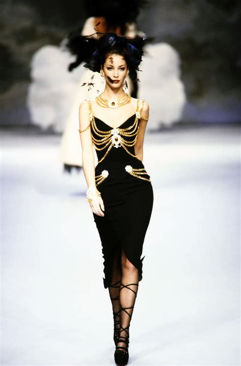 Karl Lagerfeld’s 1992 Chanel Couture Show Was “Diabolically Body-Conscious” | Runway fashion ...