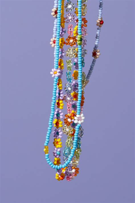 Hey Daisy! Step-by-Step eine Blumenkette aus Rocailles-Perlen selber machen