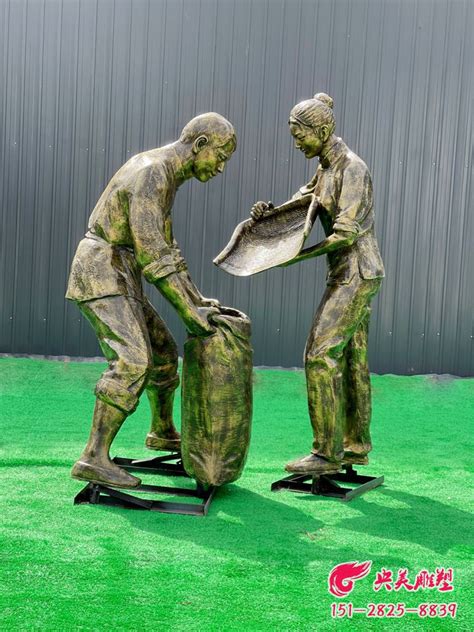 收粮食雕塑-玻璃钢仿铜农耕收粮食劳动人物雕塑-央美雕塑