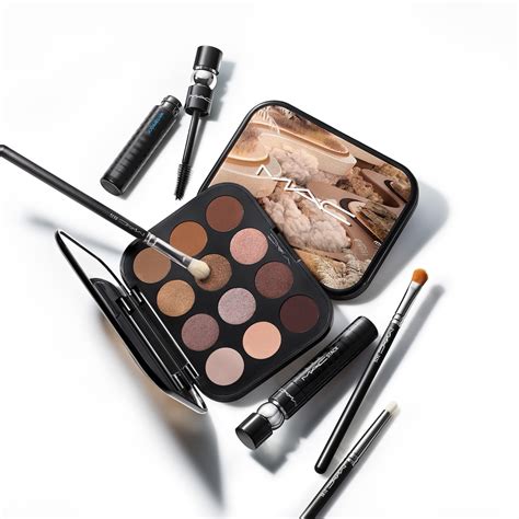 Paleta de Sombras Connect In Colour: Unfiltered Nudes | MAC Cosmetics