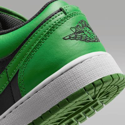 Air Jordan 1 Low Older Kids' Shoes. Nike IN