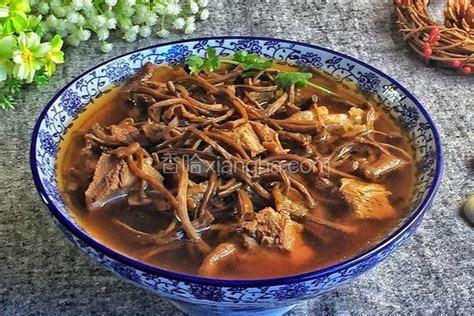 茶树菇骨头汤的做法_菜谱_香哈网