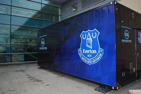 Girl in a cryosolo machine