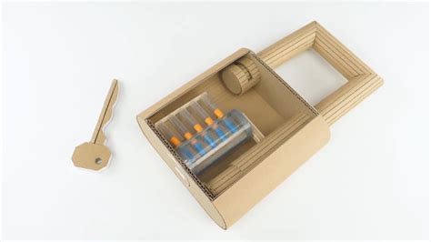 Lock Making Cardboard 的图像结果