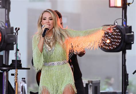 Carrie Underwood Narrowly Escapes Wardrobe Malfunction During Vegas ...