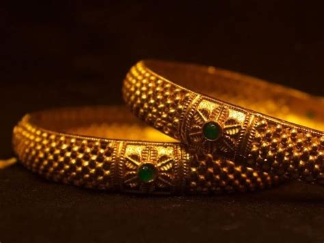 Latest 1 Gram Gold Price: সোনার দামে বড় চমক! আজ ১ গ্রাম সোনা কিনতে কত ...