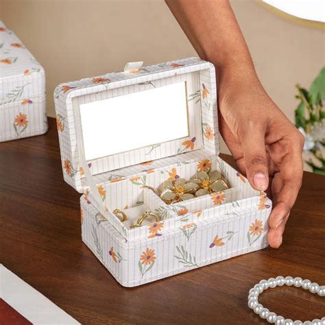 Sundaisy Portable Jewellery Box With Mirror Online - Premium Jewellery ...