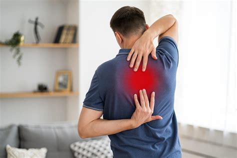 Causes of Pain Between the Shoulder Blades - Prairie Spine