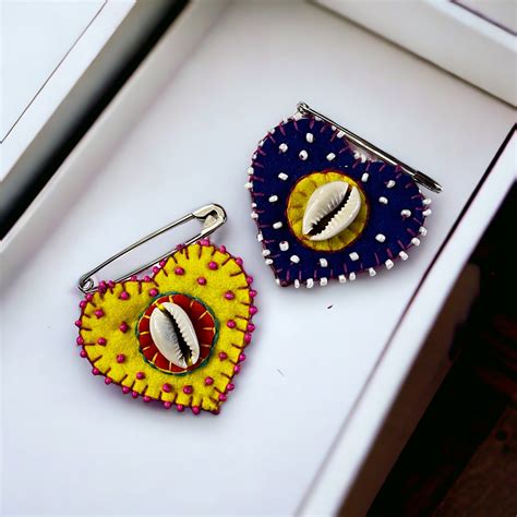 Love Heart Brooch (Set of 2) (Yellow & Blue) – Use Me Works