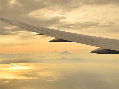 Download wallpaper 1600x1200 plane, wing, clouds, height standard 4:3 ...