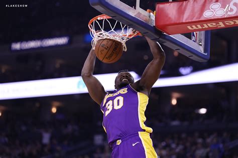 今日湖人对阵勇士的比赛无水印高清图