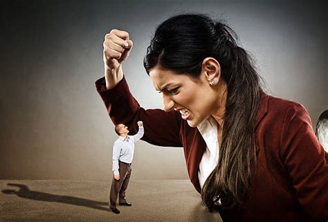 Ladies Fight Over Man 的图像结果