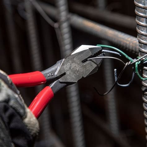 Klein Tools Ironworker's Aggressive Knurl 9-in Side Cutting Pliers ...