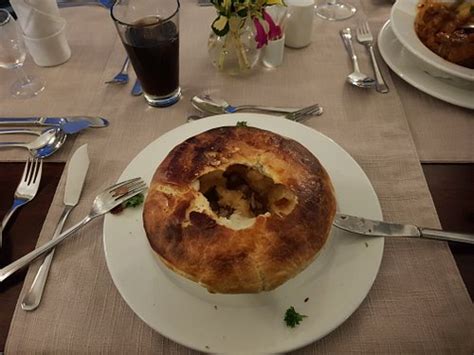 CASTLEBURN RESORT (Underberg) - Hotel Reviews, Photos, Rate Comparison ...