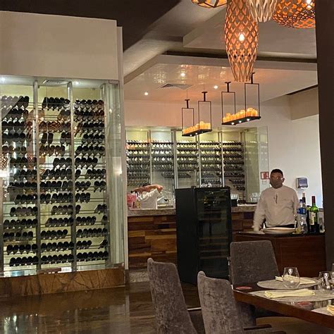 10 BEST Restaurants Near Royalton Hideaway Riviera Cancun, An Autograph ...