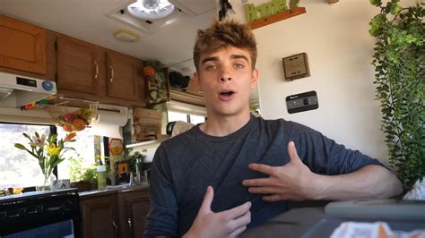 Ethan Travels (2016)