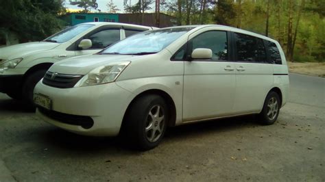Toyota Isis 1.8 бензиновый 2004 | на DRIVE2