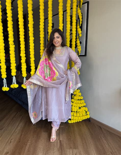 Shop Ethnic Wear & Indo-Western Dresses Online | Pink Wardrobe