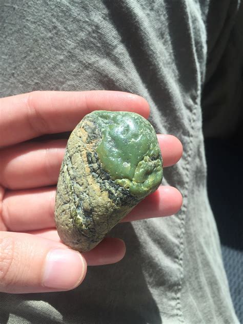 Jade? Found along a river bank in N. California. : r/whatsthisrock
