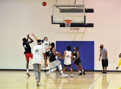 Celebrity basketball a slam dunk for arts group in Redlands - Redlands ...