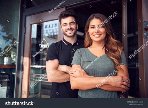 Hispanic Business Owner 的图像结果