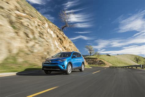 2016 Toyota RAV4 Hybrid - HD Pictures @ carsinvasion.com