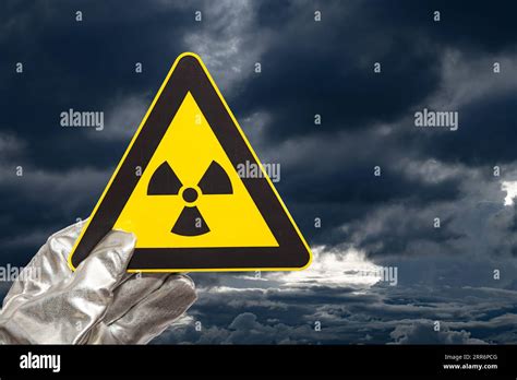 Science Radioactive Sign 的图像结果