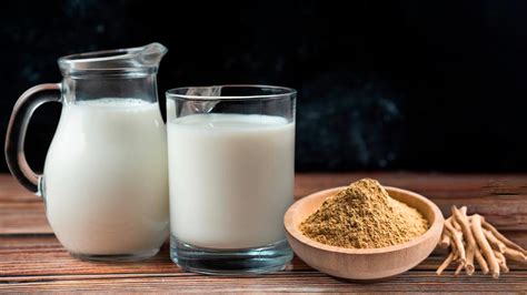 दूध में अश्वगंधा पाउडर मिलाकर पीने के फायदे | Ashwagandha and Milk ...