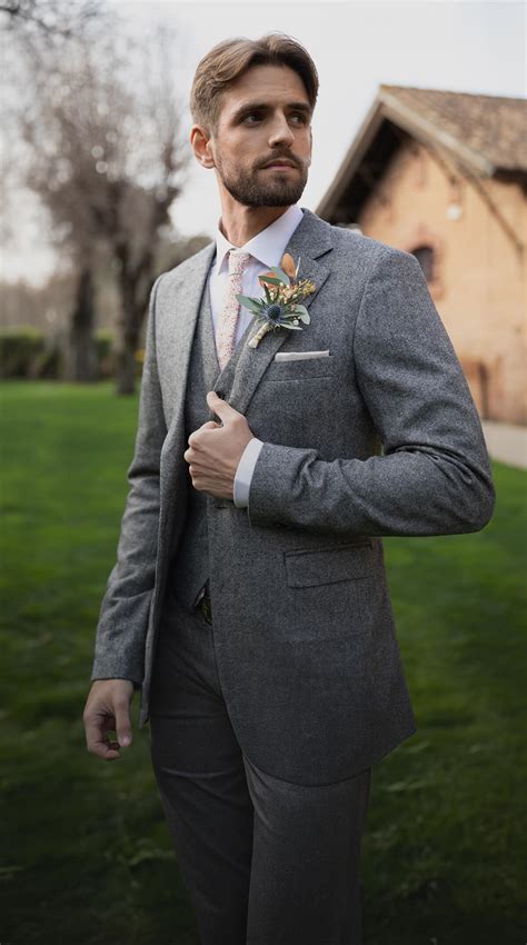 Dark Grey Wedding Suits for Men 的图像结果