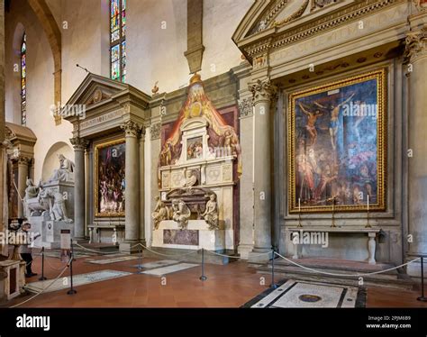 Tomba di Michelangelo, foto interna di Santa Croce, Basilica di Santa ...