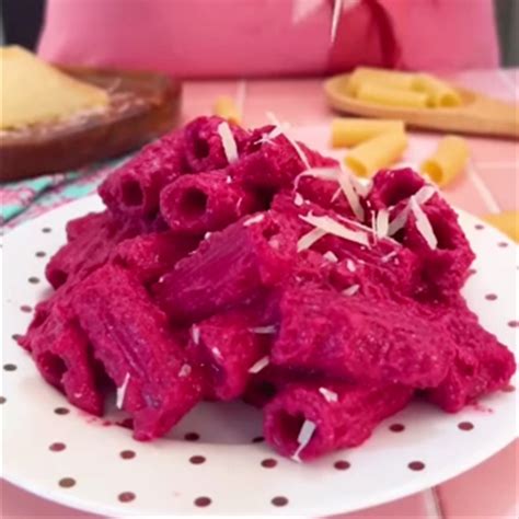Pasta Barbie, la receta con salsa de color rosa más fácil (¡y ...
