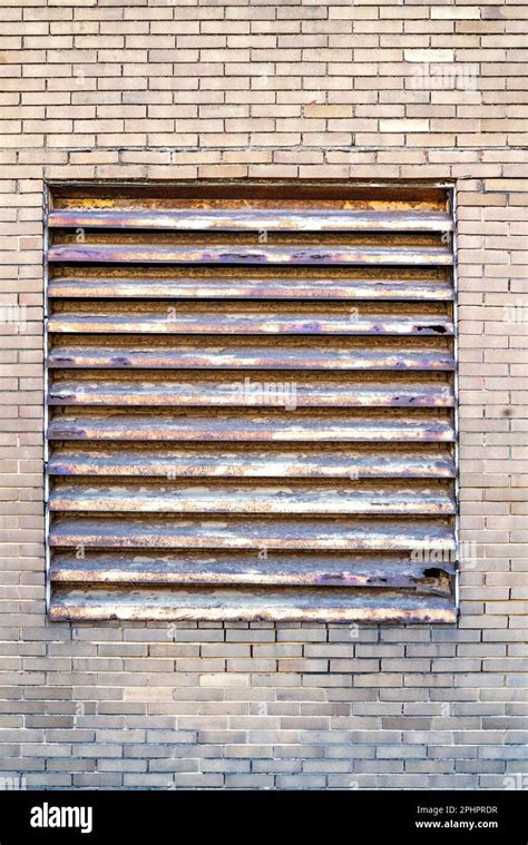 Unlocking Louvre Window Locks without a Key 的图像结果