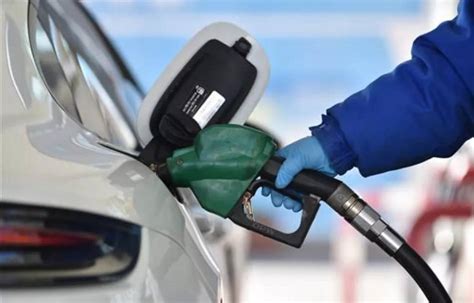 预计12月17日24时，国内汽、柴油价将再迎下调_石油_需求_供应