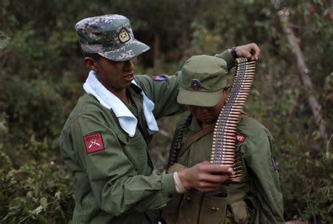 实拍缅甸果敢同盟军：已成立30年，为民族生存权利在深山打游击_腾讯新闻
