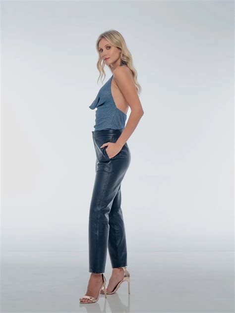 Victoria Slim Leg Pant - Sesame - Romy