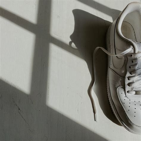 How to clean white leather trainers?