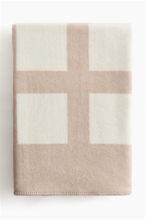 Blankets & Throws | Quilts, Wool, Baby & Chunky Knit | H&M IN