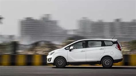 Mahindra Marazzo M2 FWD Diesel Manual 8 Seater (Iceberg White) Online ...