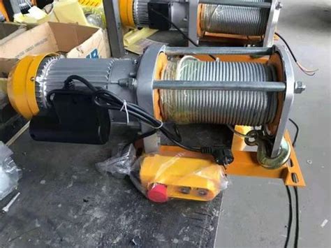 Industrial Winch - Battery Operated DC Winch 10000 lbs Trader ...