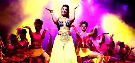 Jacqueline Fernandez Goes From Pole Dancing To Bollywood Thumkas For ...