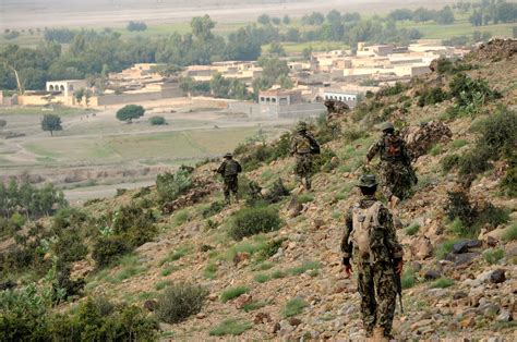 Three nights on the dividing line | Article | The United States Army