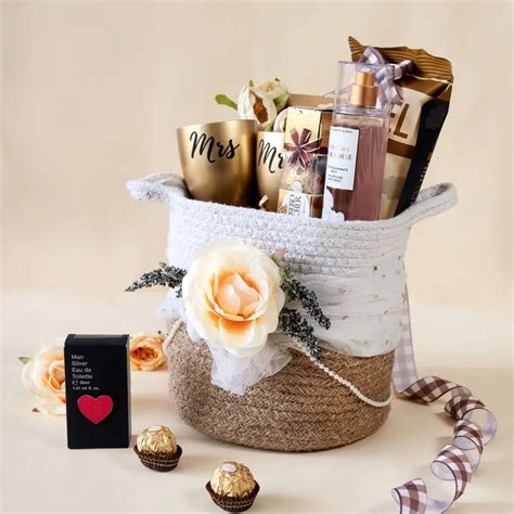 Shop Elegant & Luxury Wedding Gifts for Couples - Giftcarnation