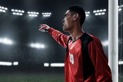 Soccer goalkeeper on the field | Premium Photo