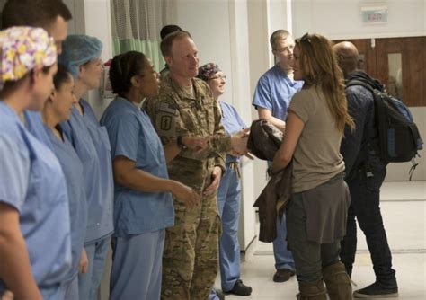 Hollywood celebrities meet service members | Article | The United ...