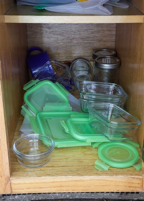 Organizing Food Storage Containers 的图像结果