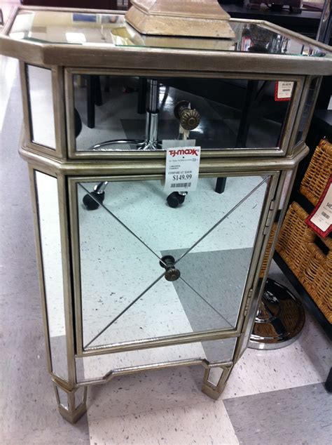 Luscious Life & Decor: Luscious Mirrored Table