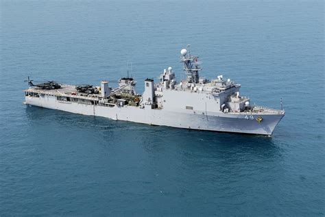 USS Harpers Ferry (LSD-49) : Amphibious Ships